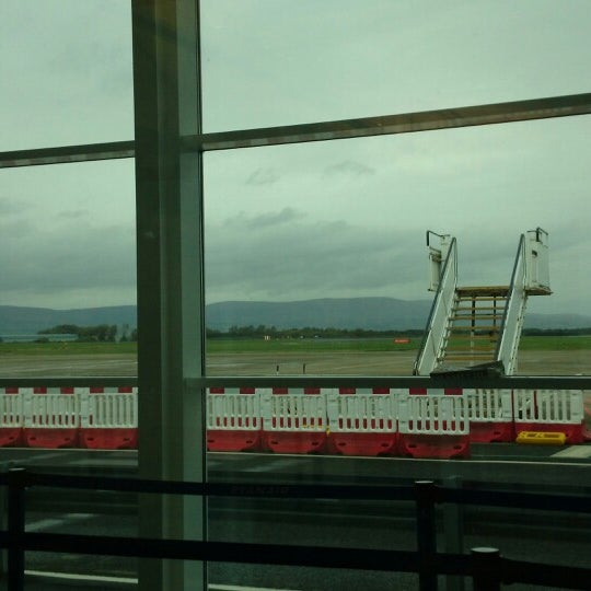 Das Foto wurde bei City of Derry Airport (LDY) von Charlene S. am 10/30/2013 aufgenommen