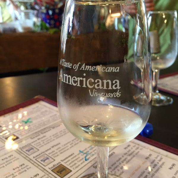 Das Foto wurde bei Americana Vineyards &amp; Winery von Som P. am 9/19/2015 aufgenommen