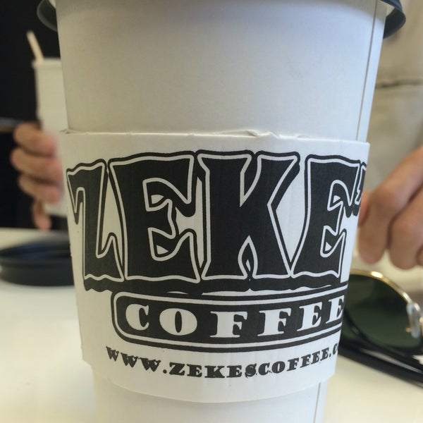 Foto tomada en Zeke&#39;s Coffee  por Ninette D. el 4/30/2016