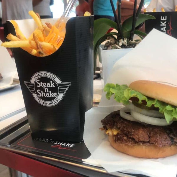 Photo taken at Steak n Shake by Khaled on 8/9/2018