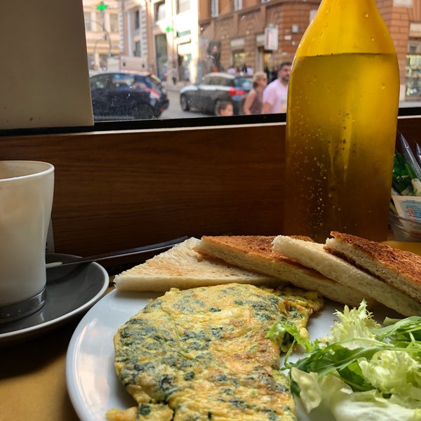 It’s near to colosseum and has got realy friendly staff. Taste was great and they gave me plate of jam and butter and nutella😋 as free of charge. Also my order was omlette & it cooked pretty perfect.
