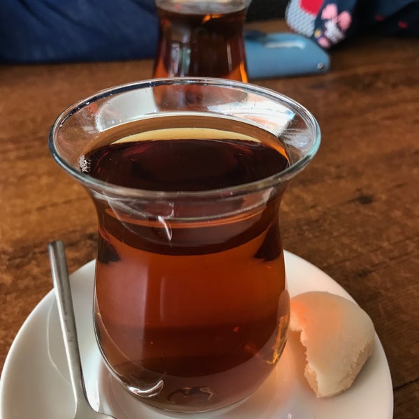 Das Foto wurde bei Cafe Gool Bahçe von Kenan B. am 5/9/2018 aufgenommen