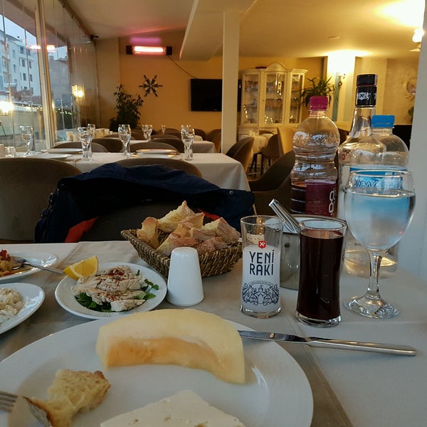 Foto tirada no(a) Rumeli Baharı Restaurant por Serhat K. em 2/10/2017