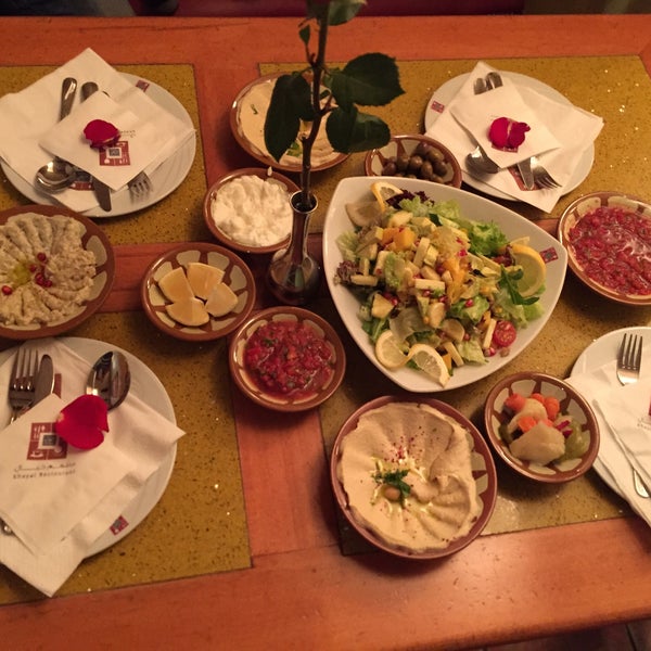 Foto scattata a Khayal Restaurant da oKaN K. il 6/19/2015