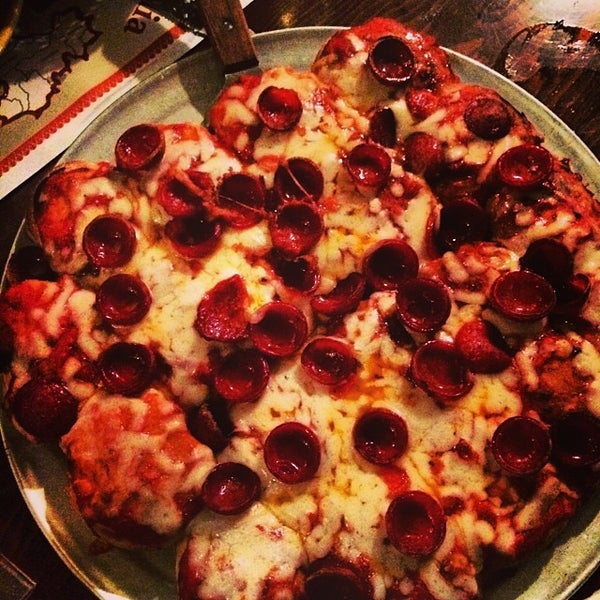Das Foto wurde bei The Original Pizza Cookery von GG am 11/27/2013 aufgenommen