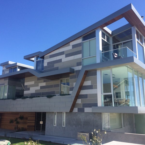 The Peninsula Beach in Long Beach