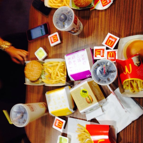 10/29/2013 tarihinde Zainabziyaretçi tarafından McDonald&#39;s'de çekilen fotoğraf
