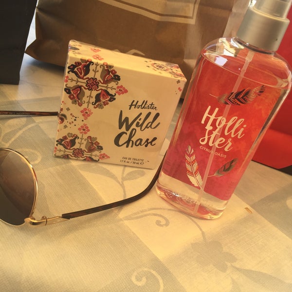 Hollister wild chase perfume 2025