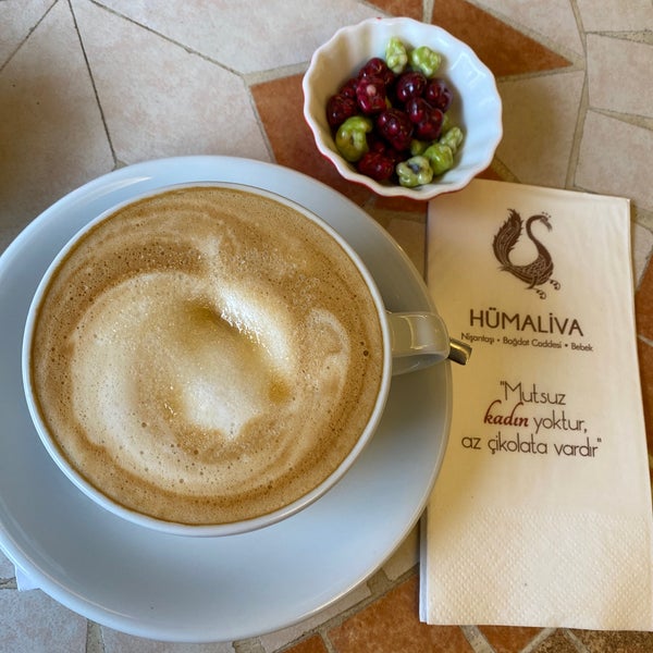 Photo taken at Hümaliva Çikolata &amp; Kahve by Dilara Ç. on 12/13/2021