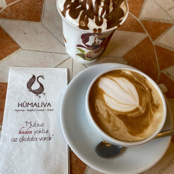 Foto diambil di Hümaliva Çikolata &amp; Kahve oleh Dilara Ç. pada 11/24/2021