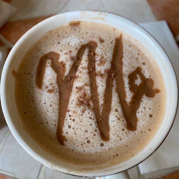 Photo prise au Hümaliva Çikolata &amp; Kahve par Dilara Ç. le10/19/2022