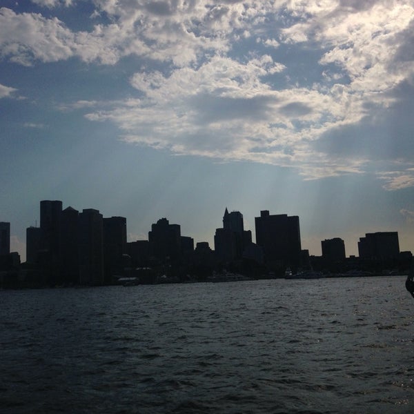 7/18/2013 tarihinde Ericziyaretçi tarafından Boston Sailing Center'de çekilen fotoğraf