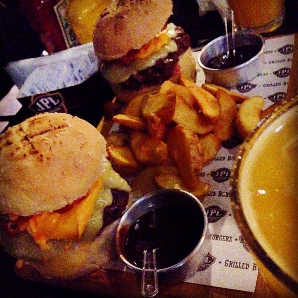 Foto scattata a JPL Burgers da Fabio H. il 11/22/2015