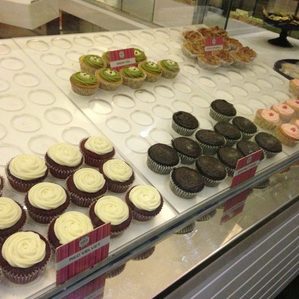 Photo taken at GIGI Coffee &amp; Cupcakes by Terr V. on 4/13/2013