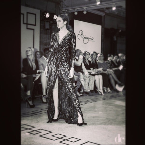 Foto tomada en Fashion Industry Gallery  por Andre Y. el 11/12/2014