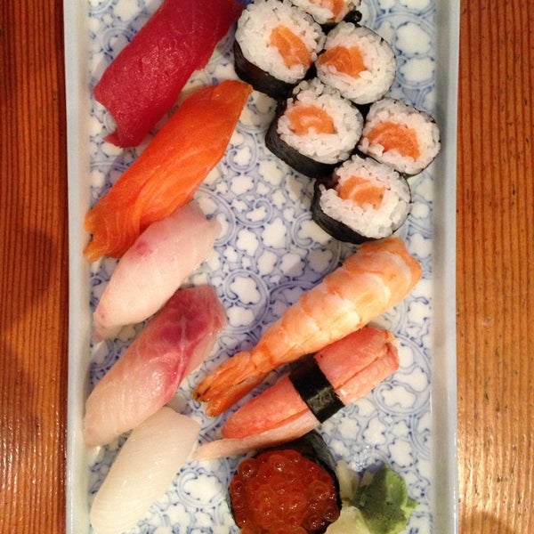 Hier kann man nichts falsch machen. Sehr gute Qualität mit entsprechendem Service. Sushi Top frisch!