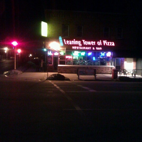 1/16/2013にCharlie W.がLeaning Tower of Pizzaで撮った写真