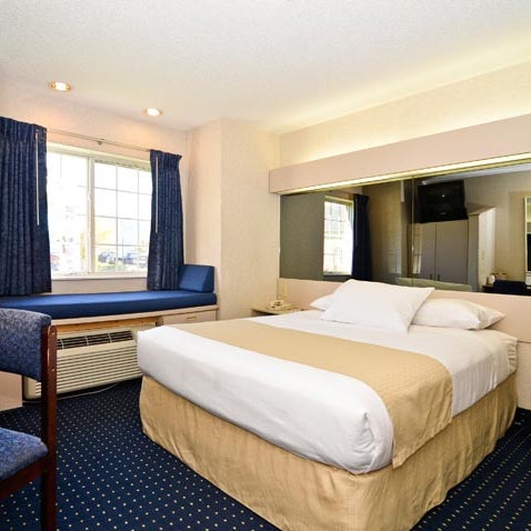 รูปภาพถ่ายที่ Microtel Inn &amp; Suites by Wyndham Philadelphia Airport โดย Microtel เมื่อ 3/11/2014