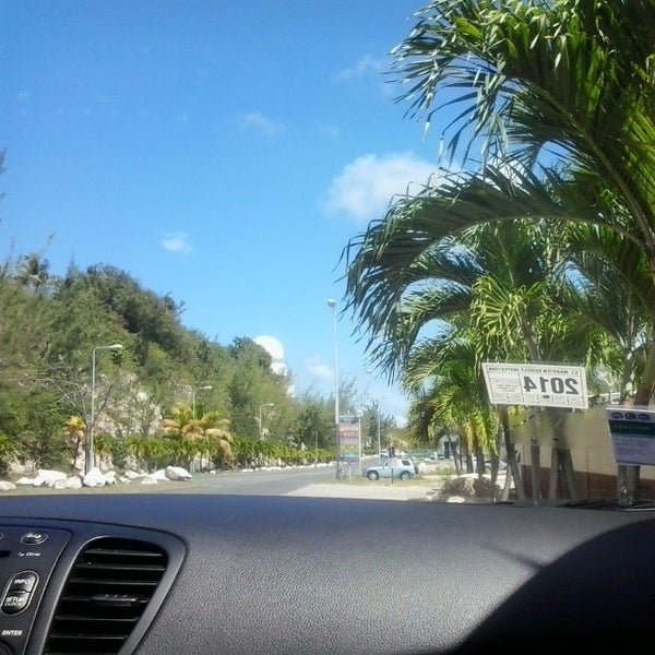 10/21/2013にJimmy F.がLeisure Car Rental St. Maartenで撮った写真