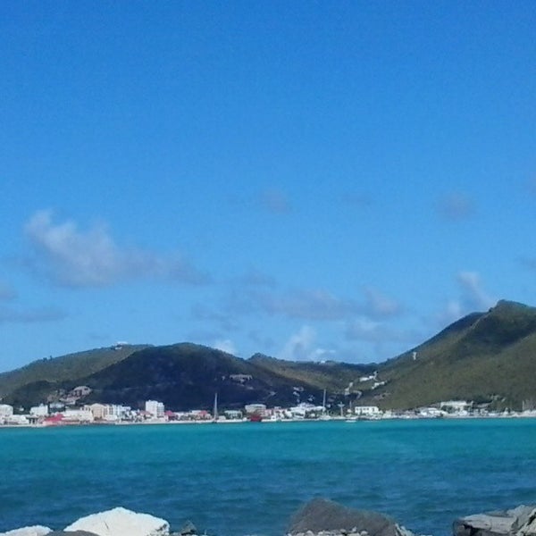 10/22/2013 tarihinde Jimmy F.ziyaretçi tarafından Leisure Car Rental St. Maarten'de çekilen fotoğraf