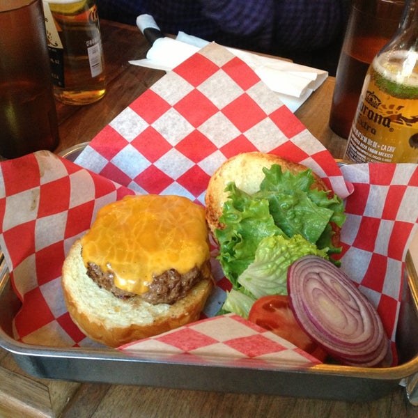 Foto diambil di The Burger Guru oleh Onur pada 3/19/2013