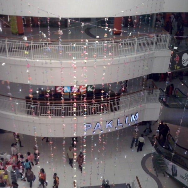 รูปภาพถ่ายที่ Plaza Kalibata (Kalibata Mall) โดย Shinta M. เมื่อ 9/1/2013