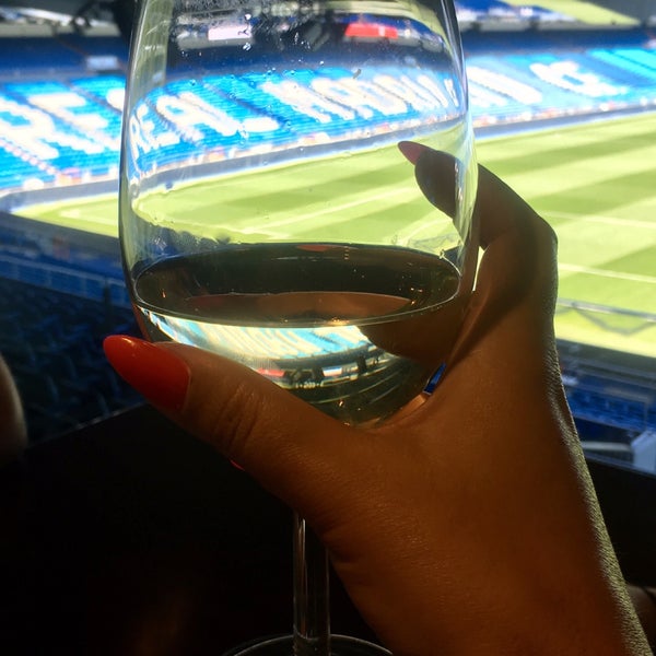 Das Foto wurde bei Real Café Bernabéu von Lil L. am 5/28/2019 aufgenommen