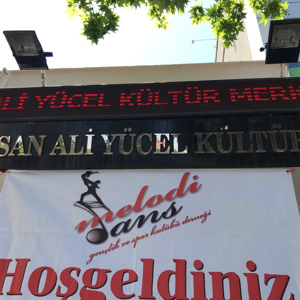 Снимок сделан в Hasan Ali Yücel Kültür Merkezi пользователем Serke24 5/26/2019