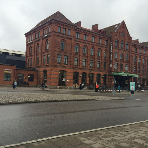 รูปภาพถ่ายที่ Malmö Centralstation โดย Ahmet A. เมื่อ 1/20/2018