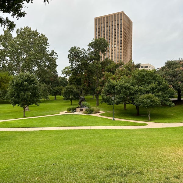 Foto diambil di Texas State Capitol oleh Melissa N. pada 8/19/2023