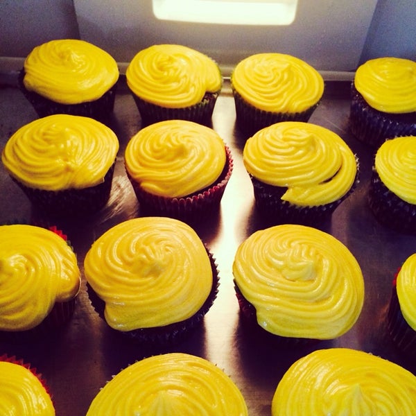 Chocolate Banana Cupcakes with Vanilla Bean Frosting. #Yellow Sunshine