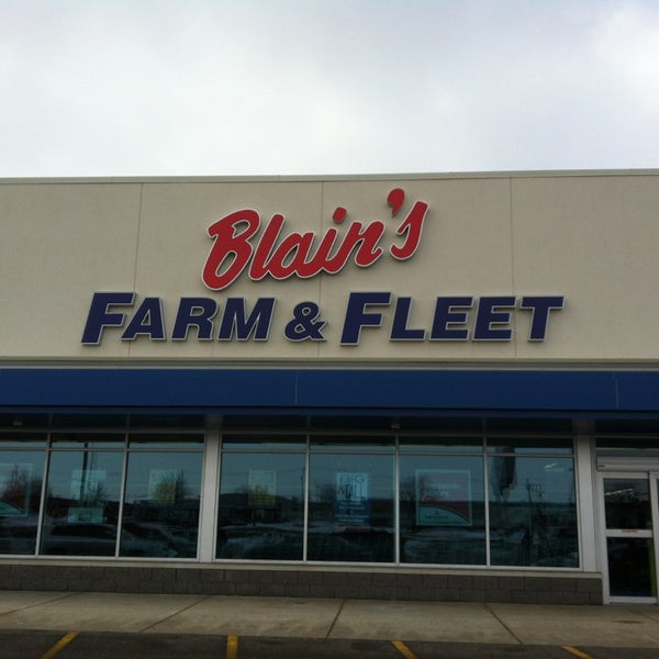 Foto tirada no(a) Blain&#39;s Farm &amp; Fleet por Cindy G. em 3/12/2013
