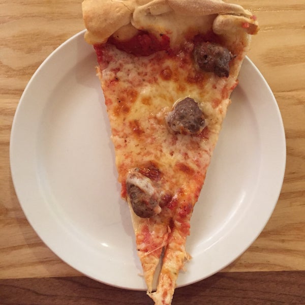 6/25/2018にCindy G.がCoop&#39;s Pizza Parloureで撮った写真