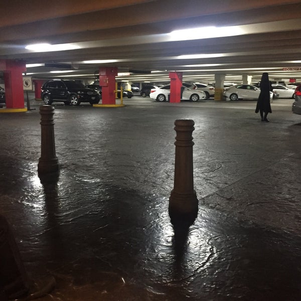 Photos at Caesars Palace Parking Garage - 5 tips🤞 Entre no jogo com a