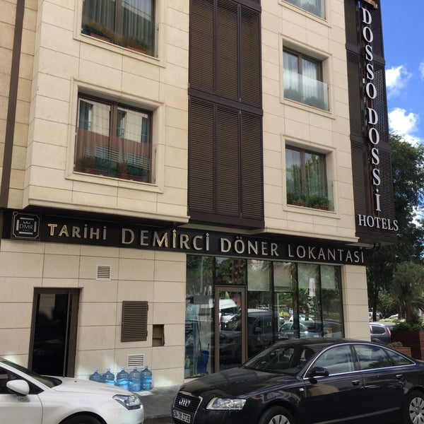 รูปภาพถ่ายที่ Tarihi Demirci Döner Lokantasi โดย Hasan D. เมื่อ 8/15/2016