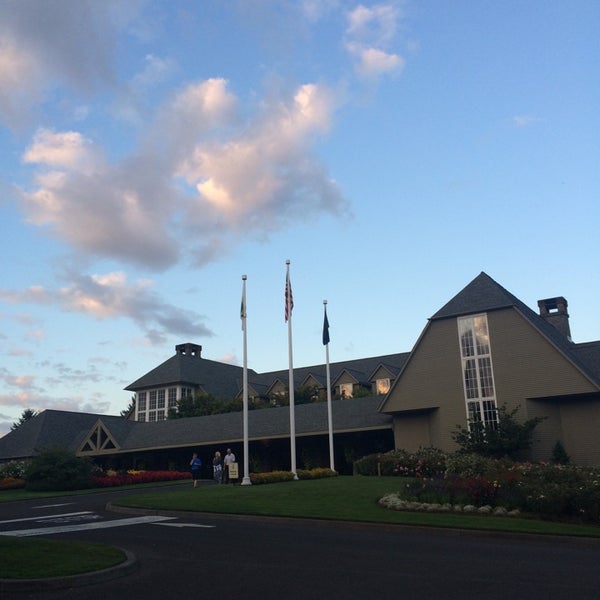 รูปภาพถ่ายที่ The Oregon Golf Club โดย Jessie L. เมื่อ 8/22/2014