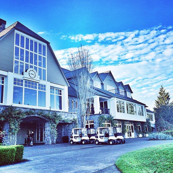 รูปภาพถ่ายที่ The Oregon Golf Club โดย Jessie L. เมื่อ 11/8/2014