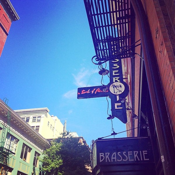 Снимок сделан в Brasserie Montmartre пользователем Jessie L. 8/25/2014
