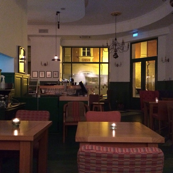 12/19/2013 tarihinde Carmen M.ziyaretçi tarafından Cafeneaua Verde'de çekilen fotoğraf