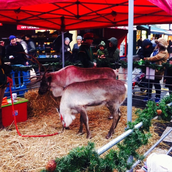 Foto scattata a Chatsworth Road Market da Feyza il 12/15/2013