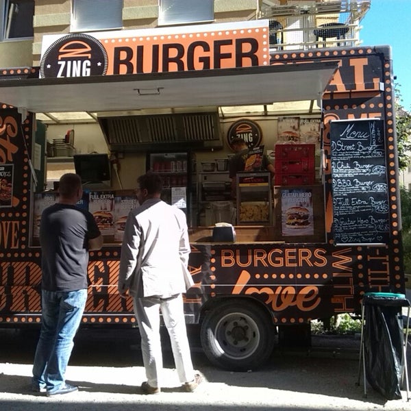 รูปภาพถ่ายที่ Zing Burger โดย Zita N. เมื่อ 9/4/2013