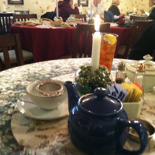 11/29/2012 tarihinde Megan D.ziyaretçi tarafından Olde English Tea Room'de çekilen fotoğraf