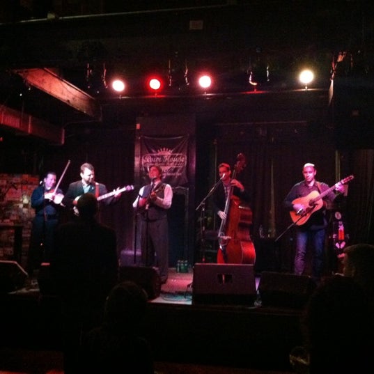 Foto tomada en The Pour House Music Hall  por Megan D. el 12/2/2012