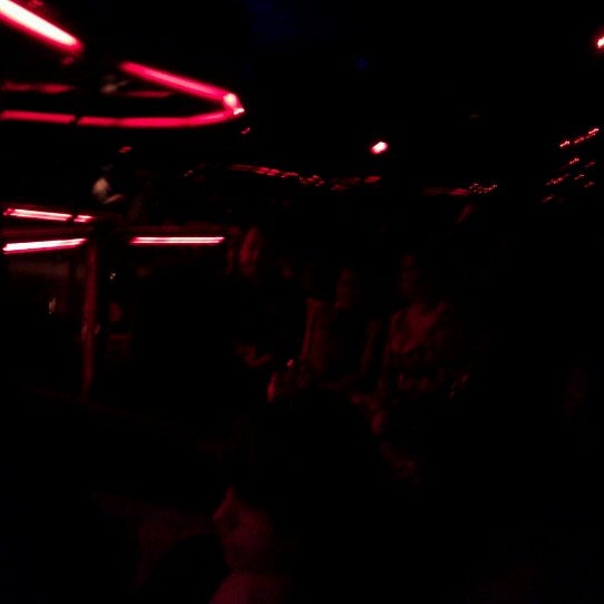 Foto tirada no(a) AXIS Nightclub por JD S. em 10/21/2012