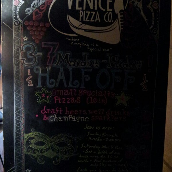 Foto tirada no(a) Old Venice Pizza por Ben M. em 5/2/2014