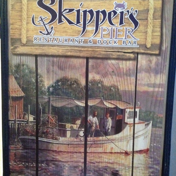 Foto diambil di Skippers Pier Restaurant and Dock Bar oleh CHAZZY F. pada 1/29/2016