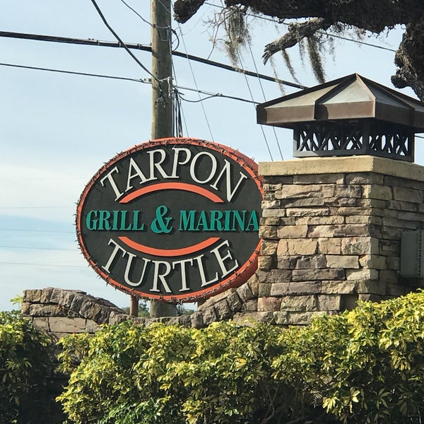 รูปภาพถ่ายที่ Tarpon Turtle Grill &amp; Marina โดย CHAZZY F. เมื่อ 7/9/2017