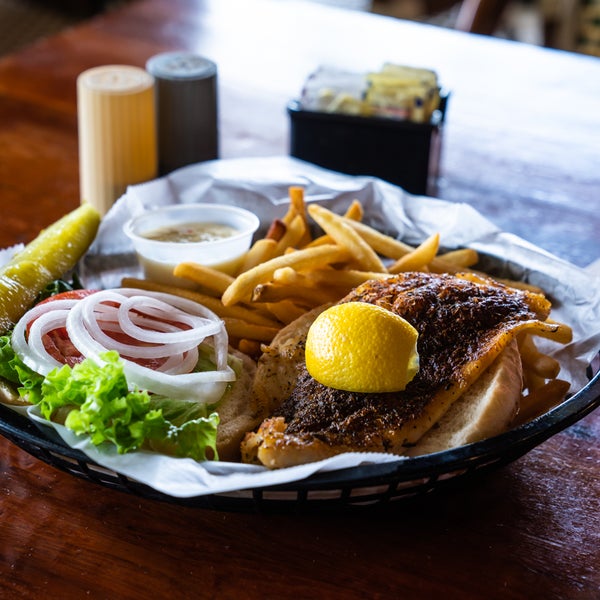 Buzz's Lighthouse Restaurant 12 tips