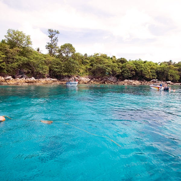 8/2/2013 tarihinde Sunrise Divers Phuketziyaretçi tarafından Sunrise Divers Phuket'de çekilen fotoğraf