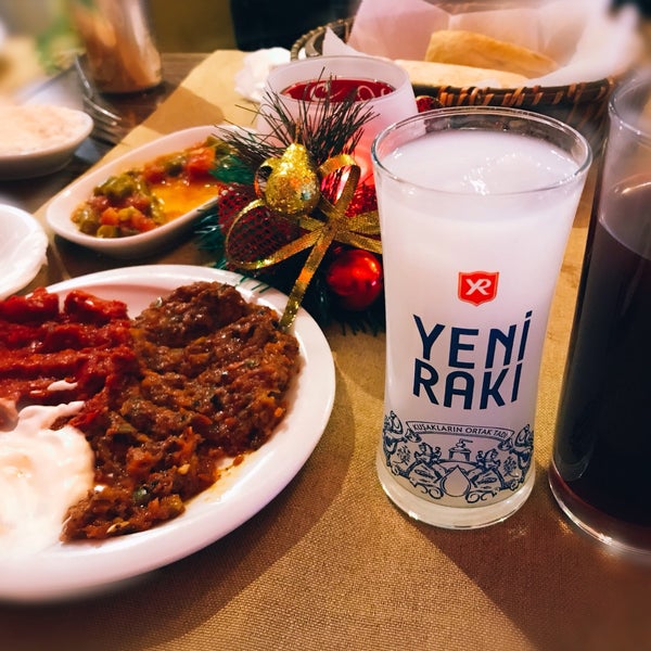 รูปภาพถ่ายที่ Altınkalp Restaurant Düğün Salonu โดย €R€N เมื่อ 2/15/2019